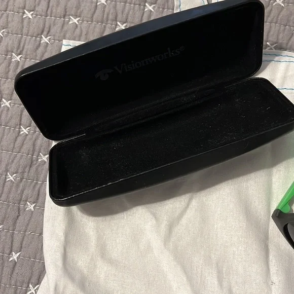 Eyeglass cases - Picture 2 of 10